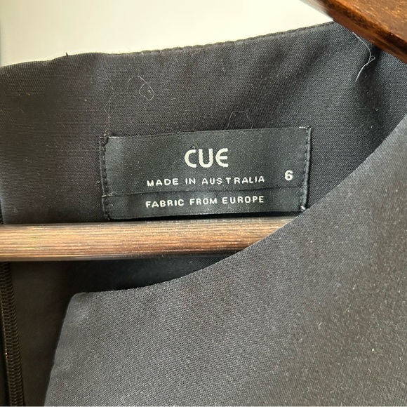 Cue Sleek Twill Knit Peplum Dress V Neck with Zipper Details Black Size 4 - Picture 7 of 12